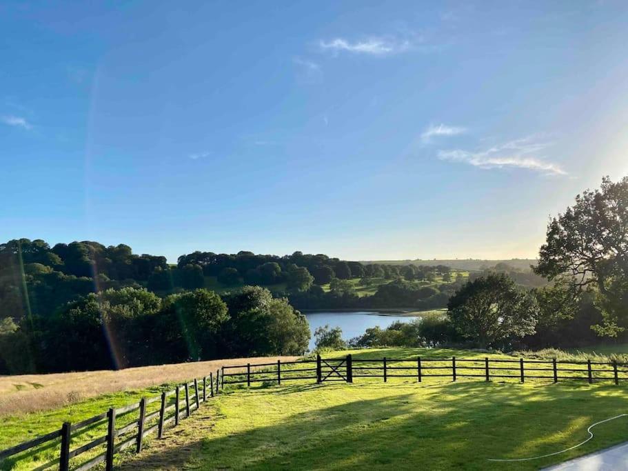 Luxury Accom With Amazing Views Over Rudyard Lake Vila Macclesfield Exterior foto